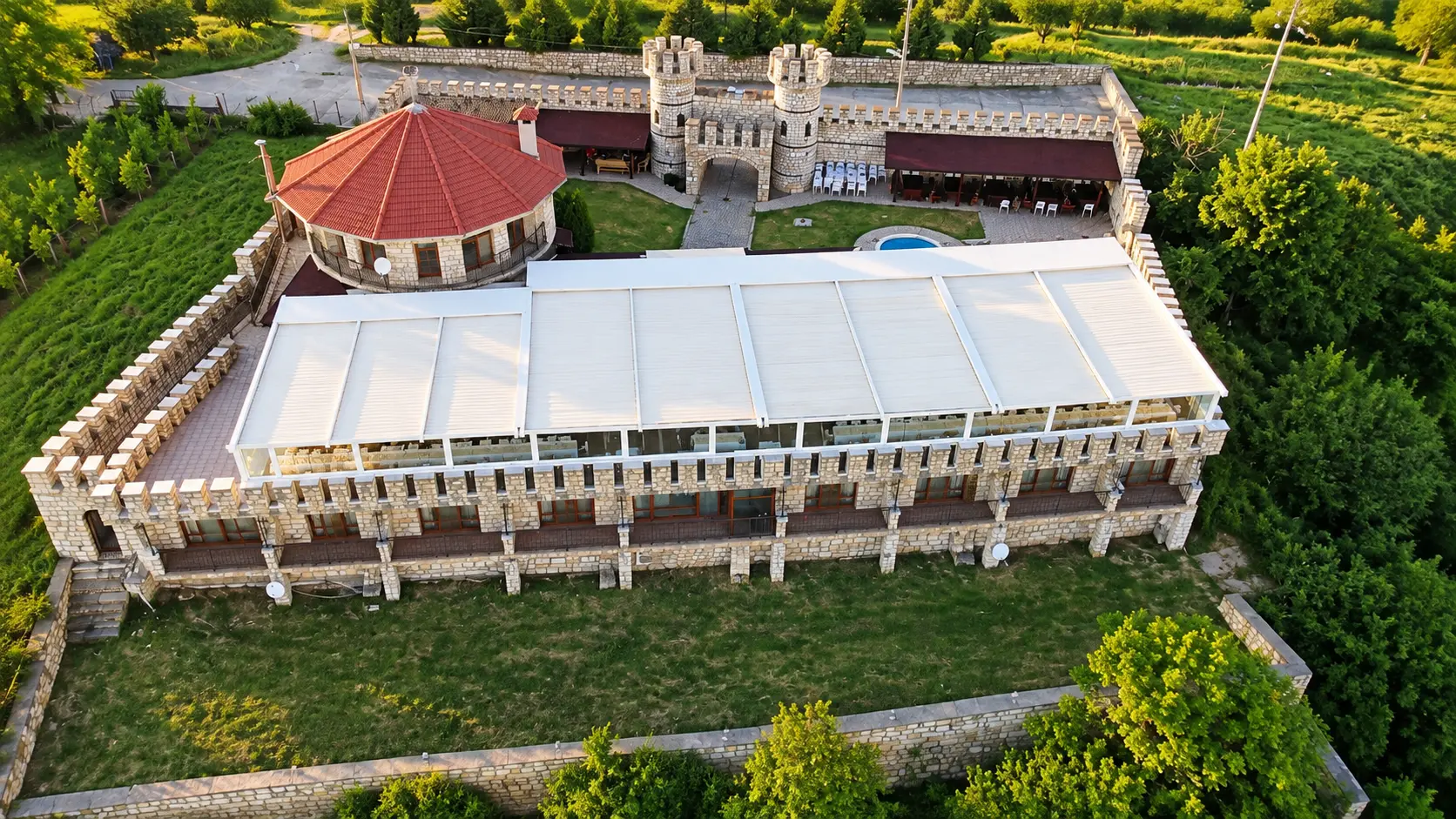 Home комплекс замака от долината