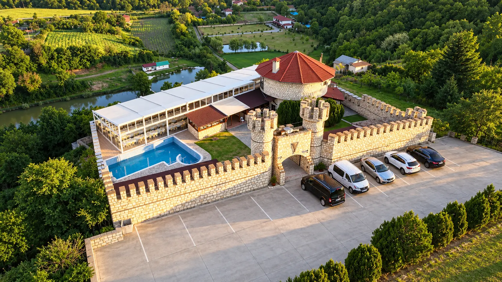Home комплекс замъка от горе